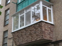 Остекление балкона ПВХ трехкамерное с выносом