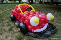 Фигура из воздушных шаров Машина "Счастливчик" 150*80 см с доставкой