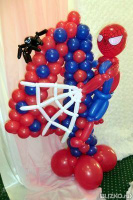 Цифра 4 из воздушных шаров с Человеком-пауком с доставкой