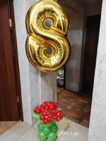 Фольгированная цифра 8 с букетом цветов из воздушных шаров