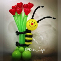 Букет из воздушных шаров "Пчелка с сердечками" с доставкой
