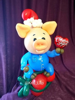 Фигура из воздушных шаров Новогодняя свинка с доставкой