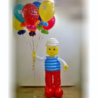 Фигура из воздушных шаров Лего человечек с доставкой