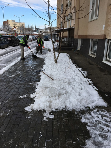 Уборка снега с тротуаров