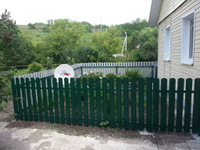 Забор из металлического штакетника высотой 1.2-1.4 м