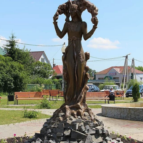 Скульптура на заказ "Девушка сосна"
