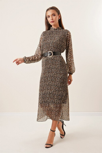 Длинное полностью плиссированное шифоновое платье на подкладке с леопардовым узором и поясом, коричневое By Saygı, корич