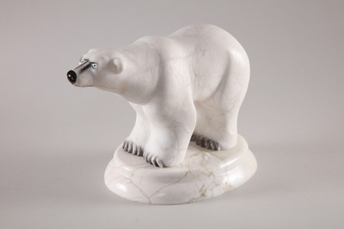 Скульптура "Медведь полярный большой" 28x17x20 см камень ангидрит (НХП)