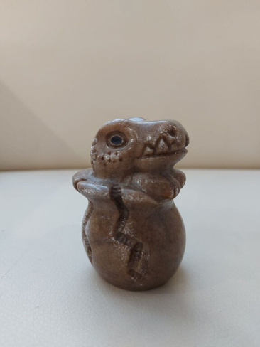 Скульптура "Динозавр в яйце" из камня
