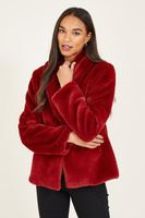 Красное короткое пальто из искусственного меха с запахом Yumi, красный