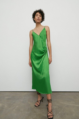 Атласное платье миди с запахом и рюшами Warehouse, зеленый