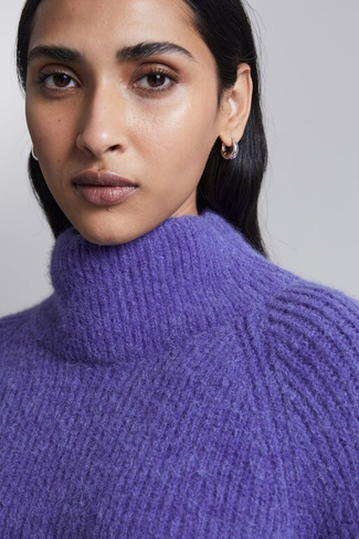 Вязаный свитер с воротником стойкой H&M, фиолетовый
